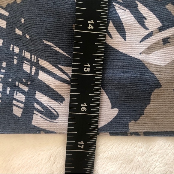 Banana Republic. Skirt. Gray, Blue, Purple leaf pattern. Size 4 - Picture 5 of 6